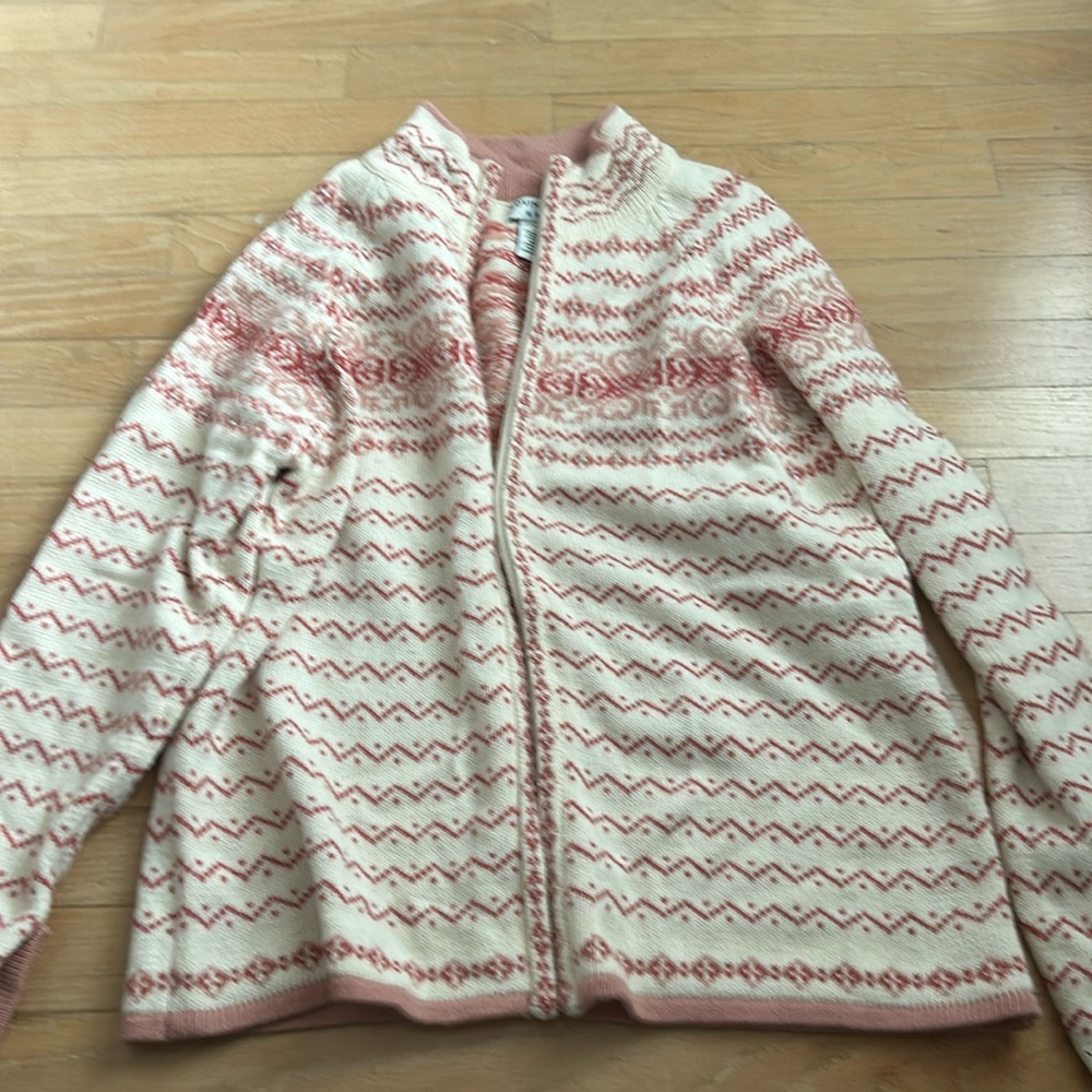 Women’s zip up sweater